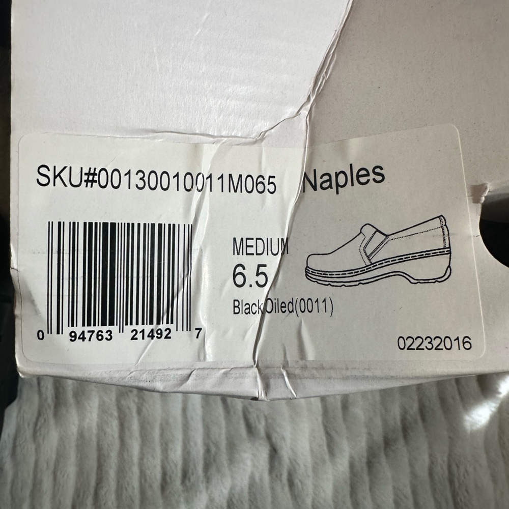 Women’s Klogs - Picture 5 of 6